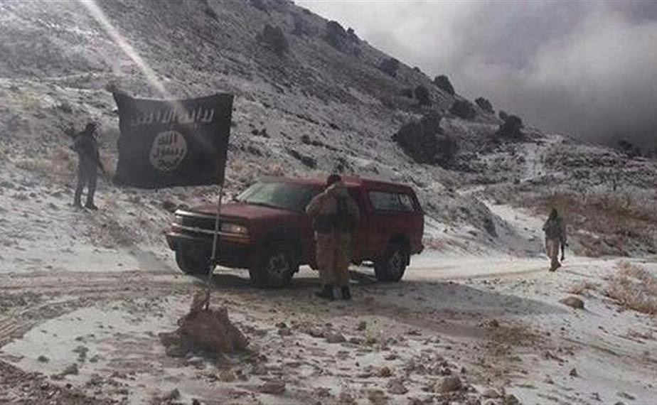 فيديو من المعركة... اشتباكات مستمرة بين "داعش" والنصرة" بجرود عرسال!