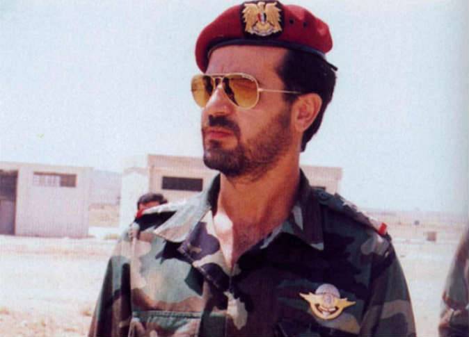 صورة تجمع " باسل الأسد " والعقيد " سهيل الحسن - النمر "