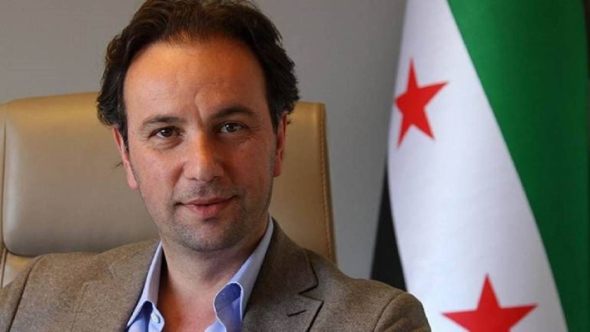 رئيس الائتلاف السوري خالد خوجة اتهم دي ميستورا بأنّه يحمل أجندة إيرانية ويقول أنّ محادثات جنيف هي بين جهات سوريّة كأننا في أزمة دبلوماسية