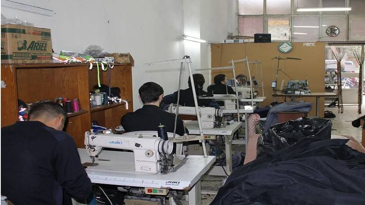 أزياء الموضة العالمية.. يحيكها لاجئون سوريون ويرتديها الأوروبيون!
