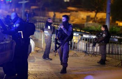 قوات الاحتلال تعتقل ثمانية فلسطينيين في الضفة