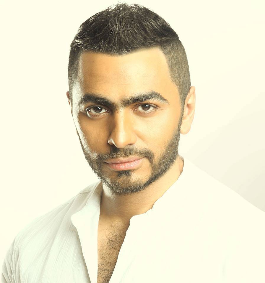 شاهد الموقف المحرج الذي تعرض له تامر حسني!
