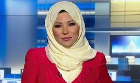 بالصور.. قناة تعتذر عن الصورة الفاضحة لمذيعة الجزيرة