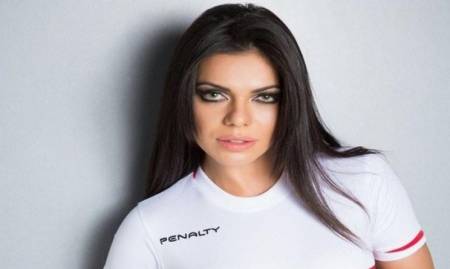 صورة .. برازيلية تثير ضجة عالمية بواسطة ليونيل ميسي!