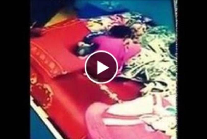 بالفيديو:شاهد مقطع يفضح خادمة قامت بفعل غير أخلاقى بطفل مصري أثناء نومها بجواره!