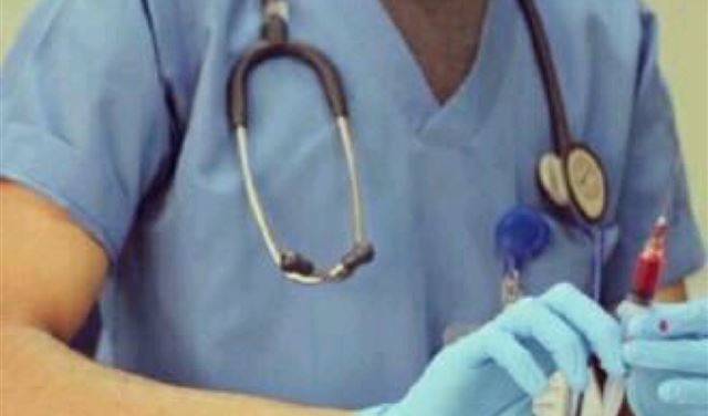 طبيب طوارئ تسبب خطأً في وفاة حامل وجنينها في دبي