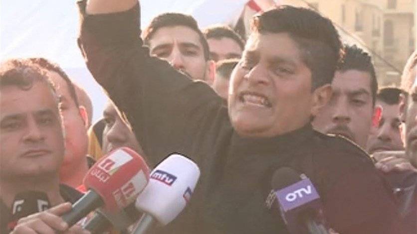 متطوعو الدفاع المدني: بتنا متطوعين في الحراك...