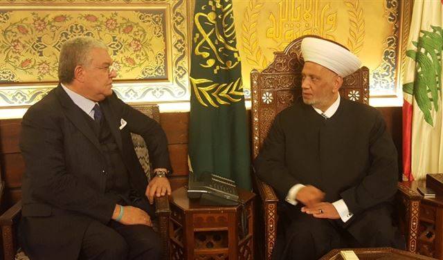 المشنوق: الإتصالات جارية لمنع الضرر عن أهل عرسال