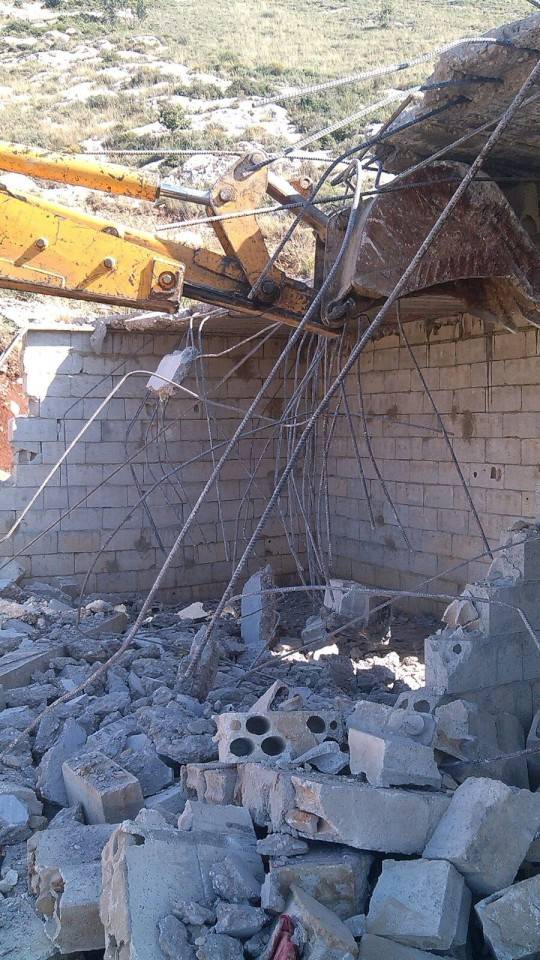 بالصور: إزالة بناء مخالف في خراج بلدة جديدة القيطع