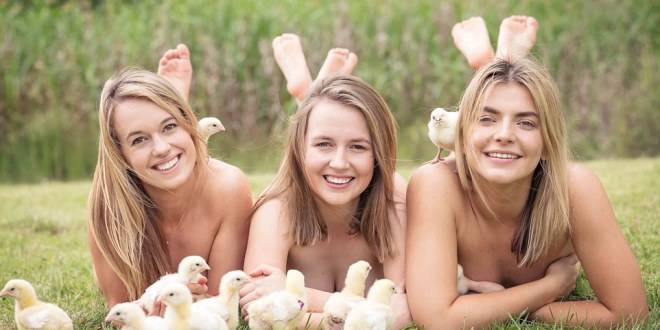 بالصور+18: خلعن ملابسهن ووقفن عاريات من أجل..!؟
