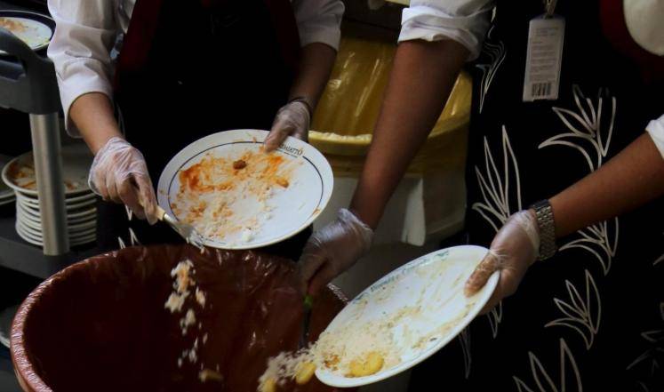 فرنسا تقر قانونا يمنع التبذير ويحد من فضلات الطعام