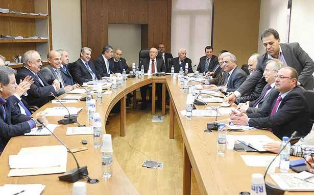 لجنة طوارئ لتأمين المياه للمنازل
«فرعيّة الأشغال» بحثت في أسباب
جفاف الآبار الجوفيّة في عكار