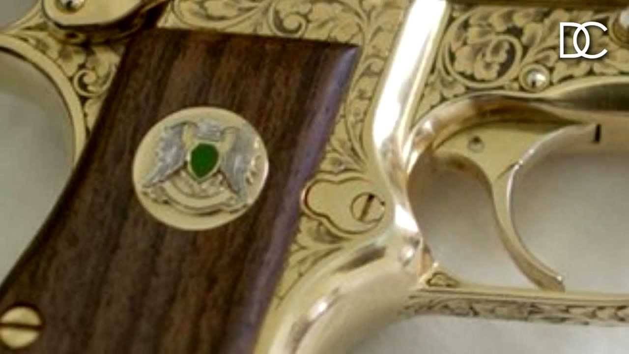 بالصور والفيديو.. أين ذهب مسدس القذافي الذهبي؟