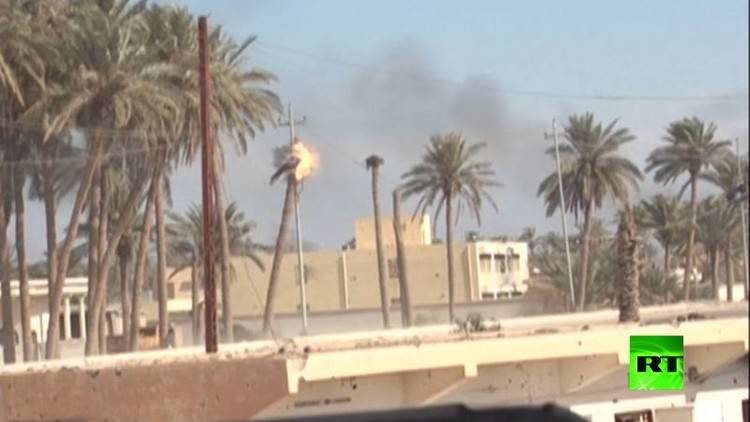 (بالفيديو) الجنود العراقيون "يقنصون" أعلام داعش في الرمادي