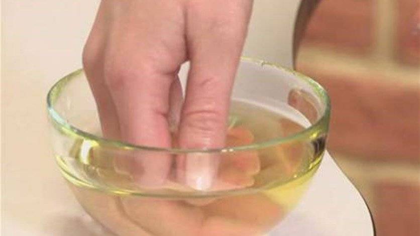 هذا ما يحصل عند نقع اليدين والقدمين في الماء والخلّ