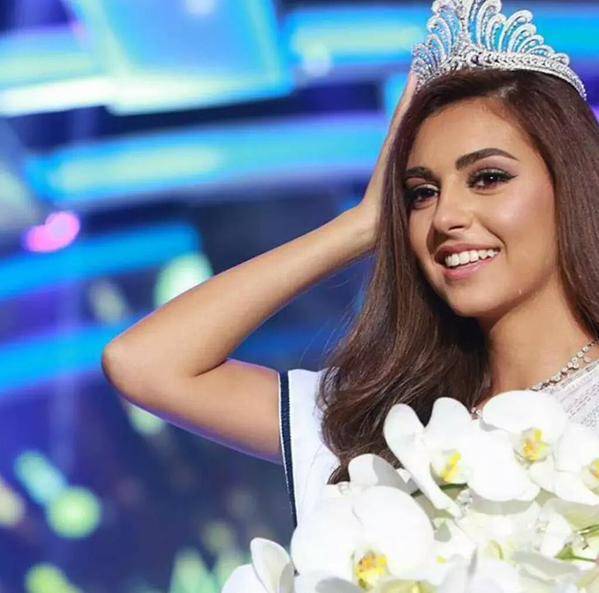بالصورة: إطلالة جديدة لملكة جمال لبنان!