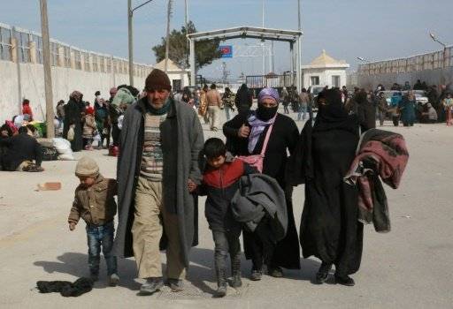 مسؤول اوروبي يطالب تركيا باستقبال اللاجئين السوريين الهاربين من منطقة حلب