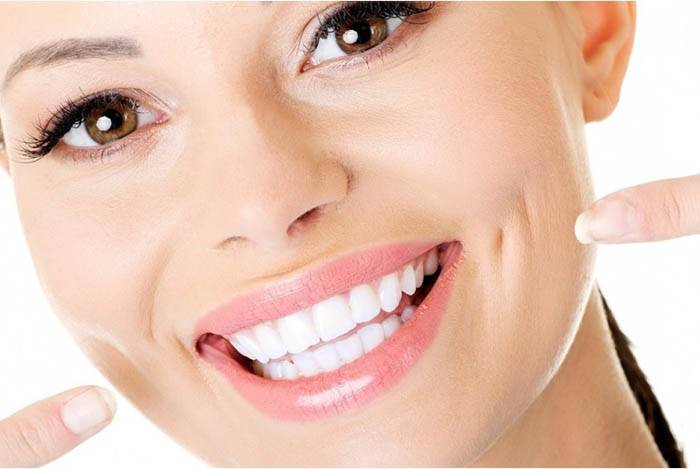 5 حيل تجعل أسنانكم ناصعة البياض بين زيارتين لطبيب الأسنان!