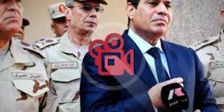 ضابط مصري يتعرض لموقف طريف على الهواء أمام السيسي الذي ينقذه من المحاكمة