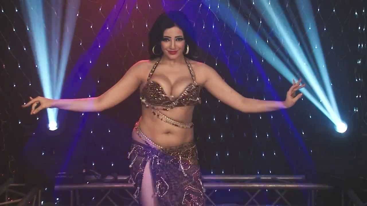 بالصور- هكذا احتفلت الراقصة صافيناز بعيد ميلادها