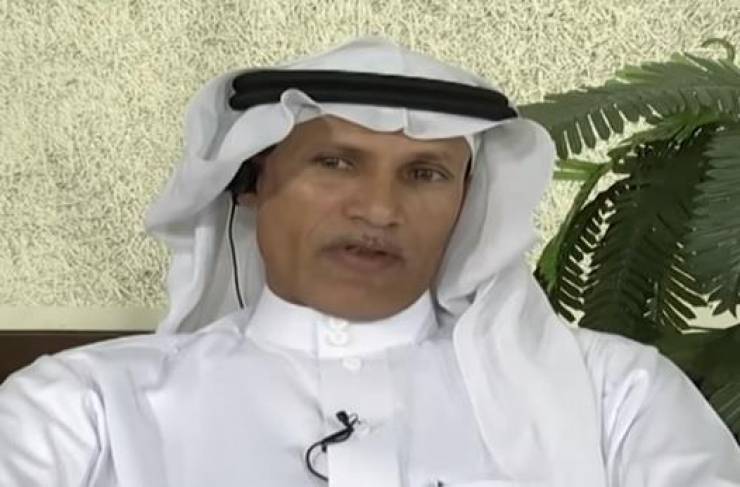 فيديو- يجمع في زواجه بين مديرة مدرسة ومعلمة وطالبة ومشرفة
