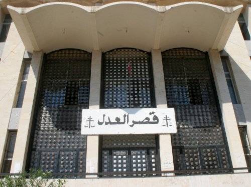 وقفة تضامنية مع علي فياض امام قصر عدل