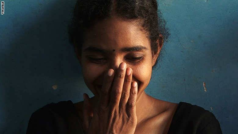 من طفلة أجبرها زوجها على الدعارة... إلى أول امرأة تعمل كسائقة أجرة في الهند