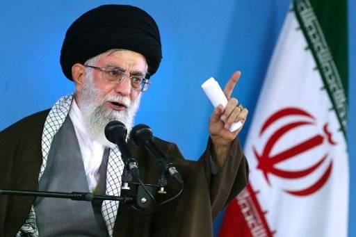 خامنئي: الانتخابات يجب الا تنسي المسائل الهامة وفي مقدمها الاقتصاد