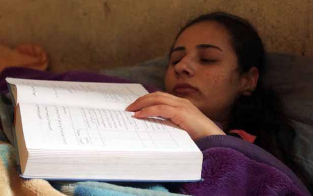 برسم وزير الصحّة
رنا تريد العودة الى مقاعد الدراسة...
