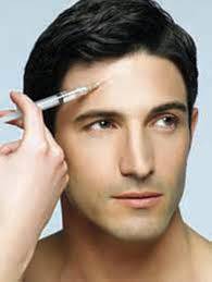 عمليات التجميل تجذب الرجال في بريطانيا