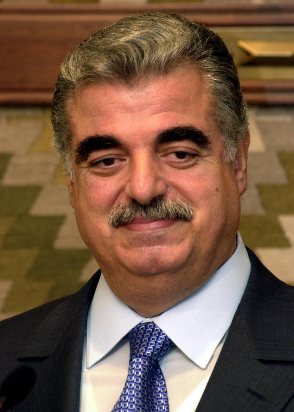 شوّه صور الحريري... فتم مداهمة منزله!