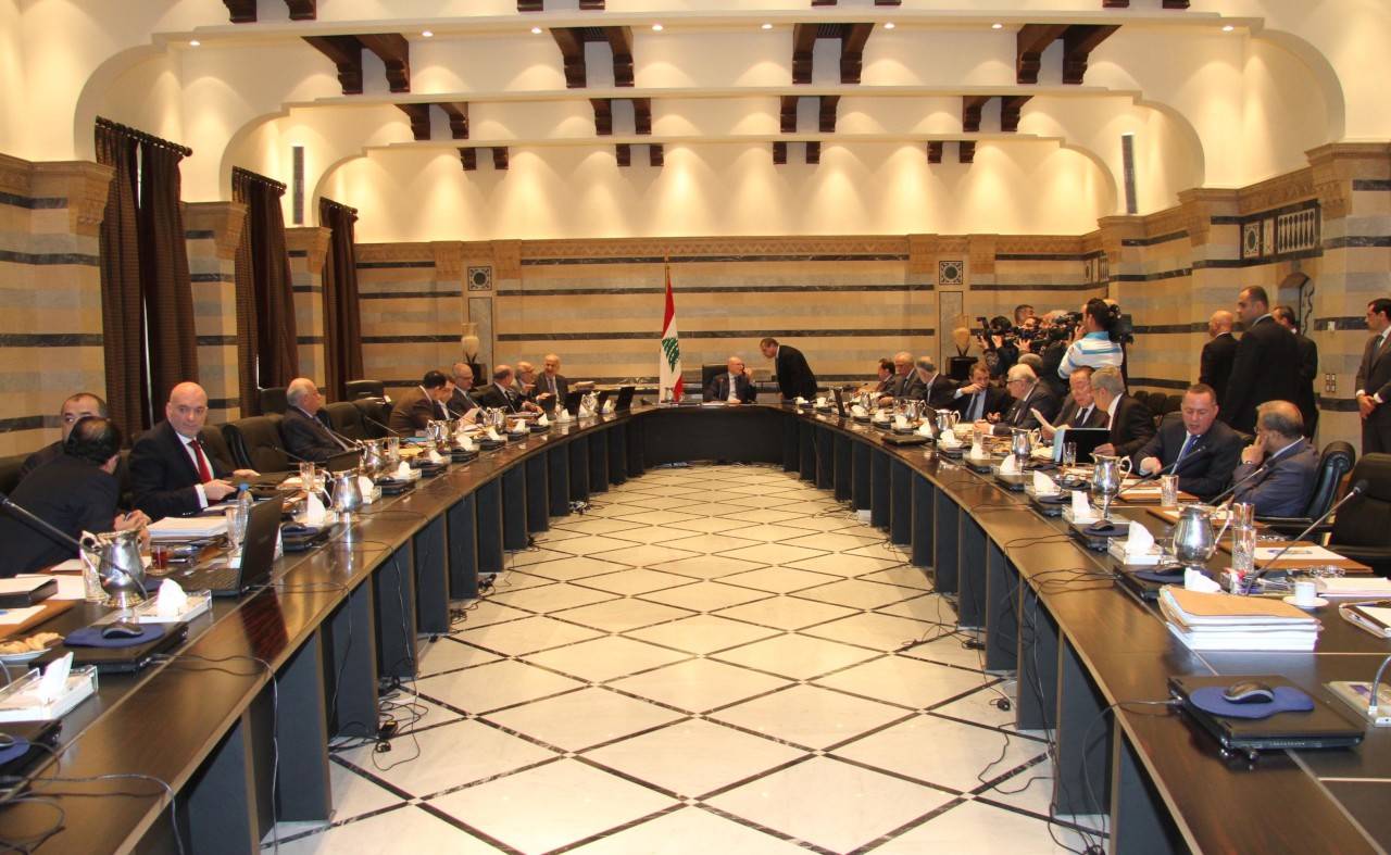 على عكس الإمارات.. في لبنان وزارات لـ "التعاسة" و"التكاذب"!