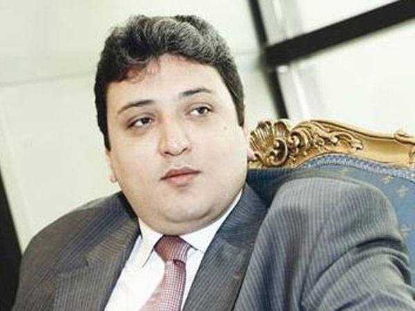 هل تعلم ابن اي نجم راحل هذا الشاب ؟