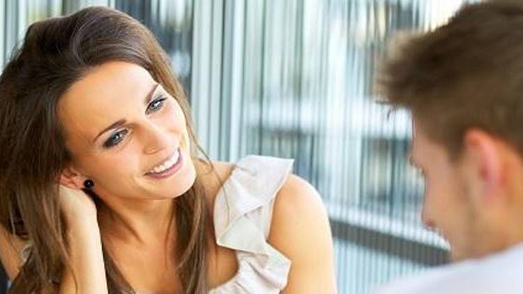 المرأة لا تحب من النظرة الأولى، بل من