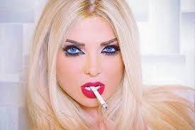ميريام كلينك تهدّد معجباً بالسلاح.. وهذا ما جرى في أحد المجمّعات التجاريّة