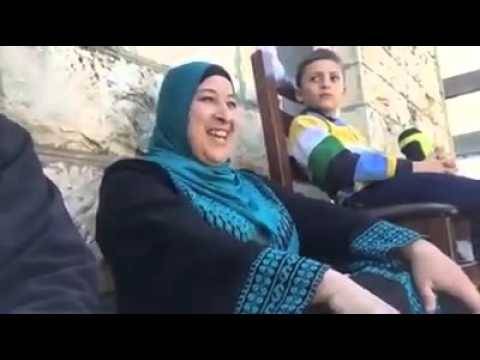 بالفيديو: كيف حاولت فتاة فلسطينية إيقاع قطار لليهود بقشر الموز