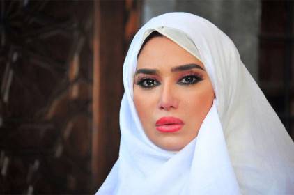 رنا الأبيض… من الإغراء إلى التدين