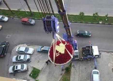 بالصور: هدية عملاقة في عيد الحب تحتاج إلى 