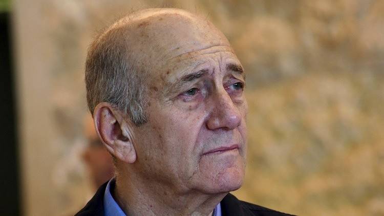 رئيس وزراء العدو السابق ايهود اولمرت يدخل السجن لادانته بالفساد