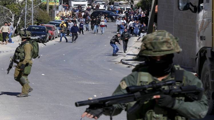 إصابة 25 فلسطينيا في مواجهات مع الجيش الإسرائيلي برام الله