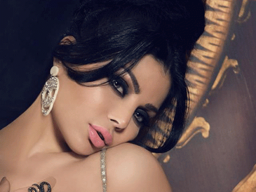 هيفاء وهبي وطلتها المثيرة في عيد الحب!