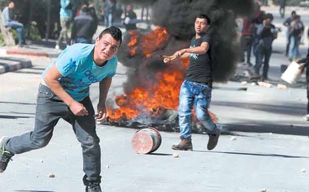25 جريحاً فلسطينياً خلال المواجهات مع العدو