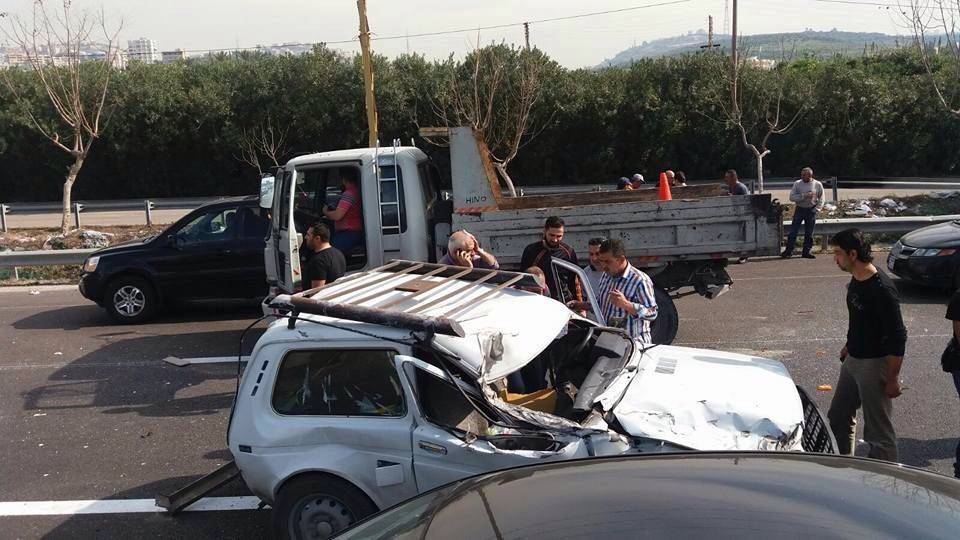 بالصور: حادث سير مروع على أوتوستراد الزهراني