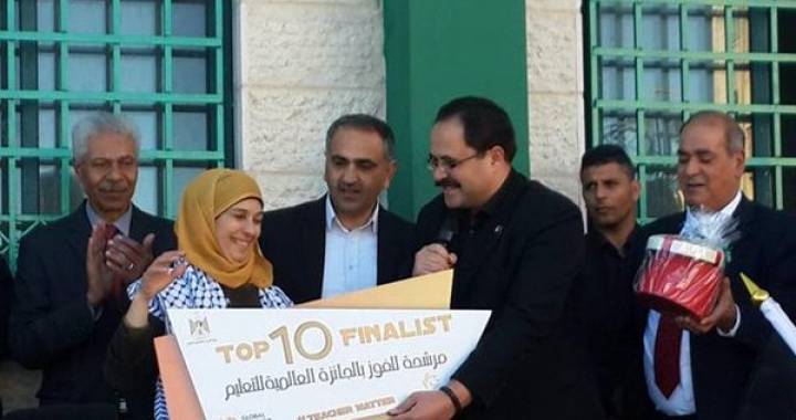 معلمة فلسطينية تضع بلادها على خارطة العالم
