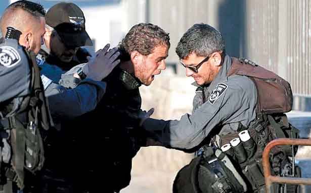 مستوطنون اقتحموا باحات المسجد الاقصى
الفصائل تطالب مصر بفتح شامل لمعبر رفح