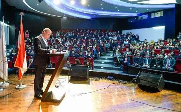 «سيّدة اللويزة» في زوق مصبح
تحتفل بـ «اليوم العالمي للإنترنت»