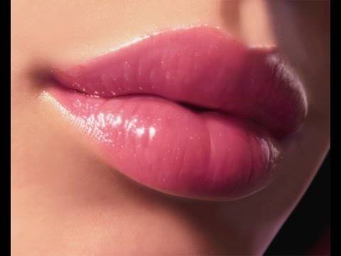 لشفاه مثيرة.. استخدمي زيت القرفة