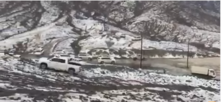 فيديو- تساقط نادر للثلوج في الإمارت