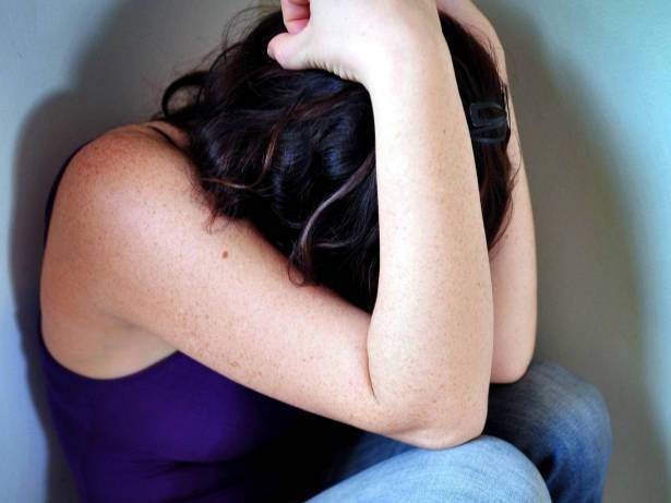 ما حلّ بهذه العائلة لا يحتمل بعد اغتصاب ابنتها...هوية الجاني هي المصيبة