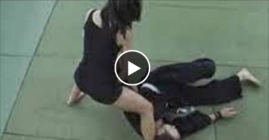 بالفيديو: شاهد زوجة تتلذذ بضرب زوجها بشكل كبير للغاية